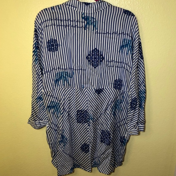 Chico's Striped travel theme button up Tunic top size 2 12/14 - Picture 3 of 9